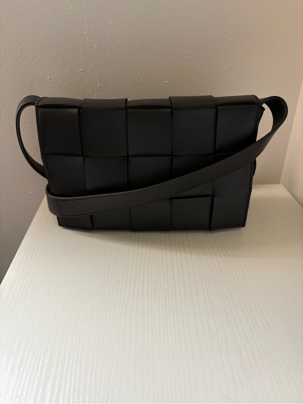 Bottega Veneta Cassette Black Crossbody Bag EUC - Picture 3 of 16
